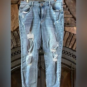 Judy Blues 15/32 Distressed Boyfriend Fit Jeans
